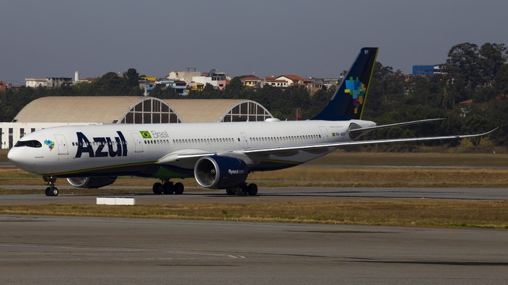 Passageiros esperam em Madri desde sábado voo da Azul para SP
