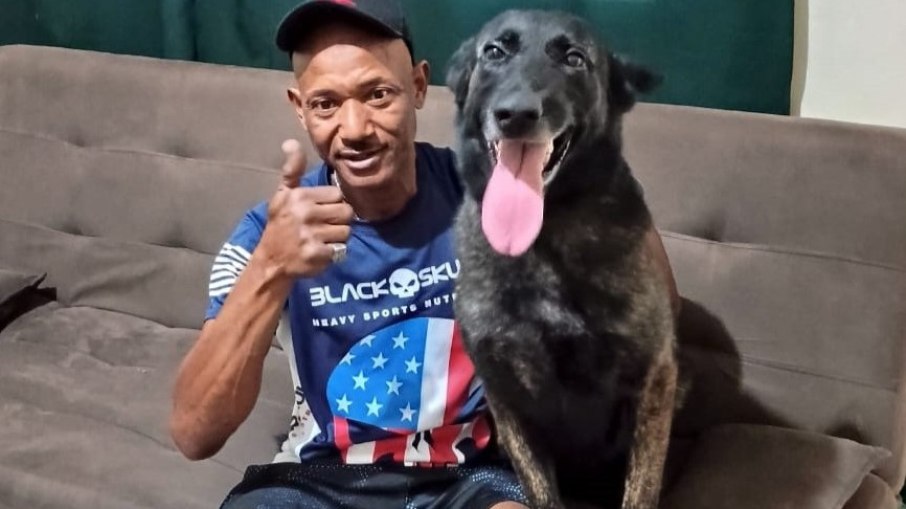 O guarda Ermerson Soares também adotou um dos animais e a adaptação está correndo bem