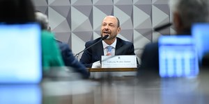 Banco liberou empréstimos a 2 mil mortos, diz presidente do INSS