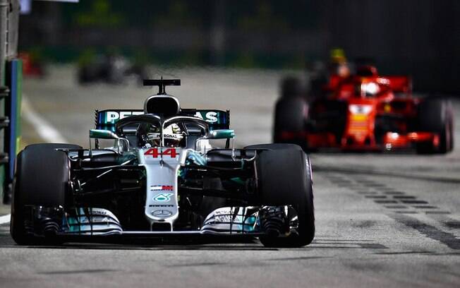 Lewis Hamilton venceu o GP de Singapura e disparou na liderança da Fórmula 1