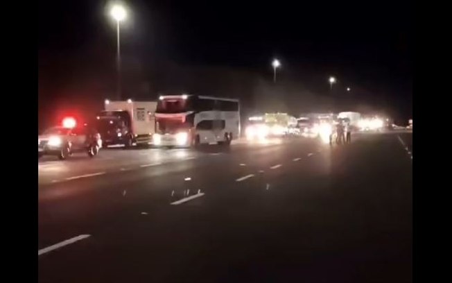 Ônibus do Santos é atacado por torcedores na Washington Luís após derrota em Novo Horizonte