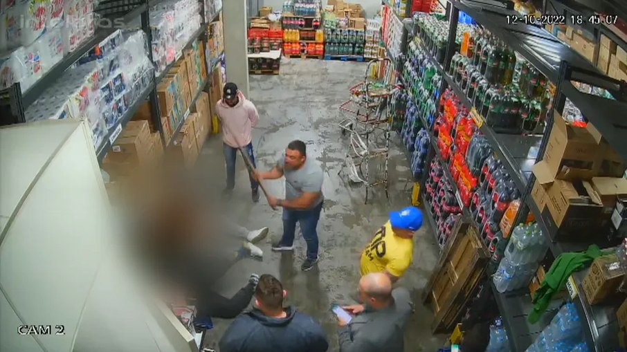 Homens se revezam durante tortura em supermercado do RS