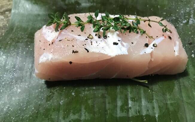 O peixe com farofa é um prato simples e  ideal para quem está começando. Confira o passo a passo desse prato