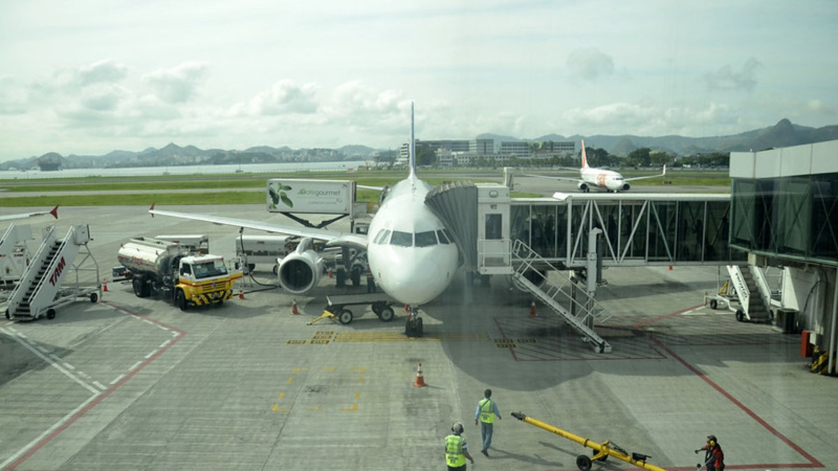 Urgente! Ventos Furiosos Causam Caos no Santos Dumont: Voos Cancelados e Desvios!