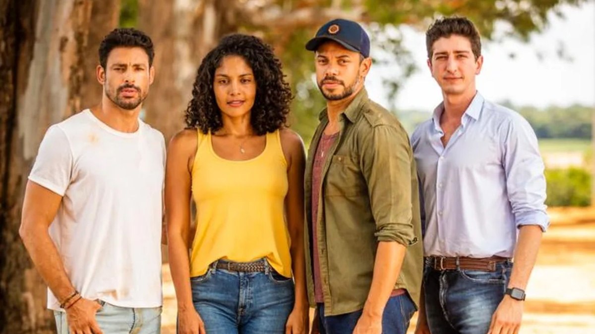 Cauã Reymond, Barbara Reis, Paulo Lessa e Johnny Massaro em 'Terra e Paixão' Cauã Reymond, Barbara Reis, Paulo Lessa e Johnny Massaro em 'Terra e Paixão'