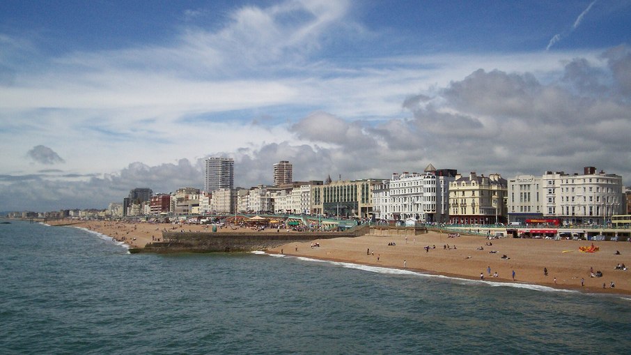 Mar na cidade de Brighton