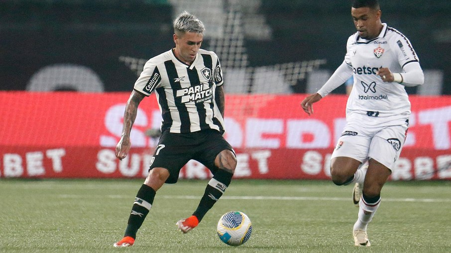 Botafogo despertou no segundo tempo e bateu o Vitória pela Copa do Brasil