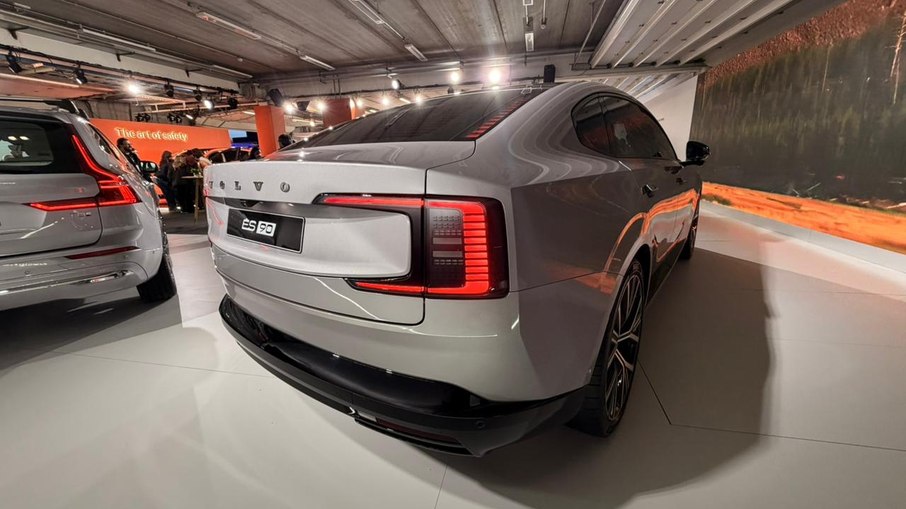 Traseira do ES90 da Volvo