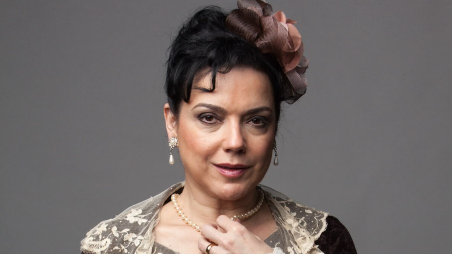  Bete Coelho