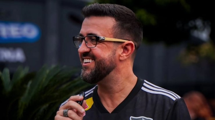 Quem é o amigo de poker do Neymar que detonou Neto?