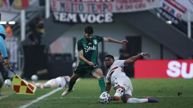 São Paulo tem pior público como mandante na temporada na Vila