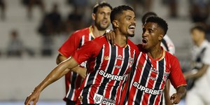 São Paulo vence a rebaixada Ponte Preta e confirma ida às quartas