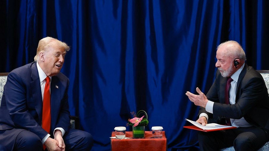 Lula e Trump se encontraram neste domingo (26) Lula e Trump se encontraram neste domingo (26)