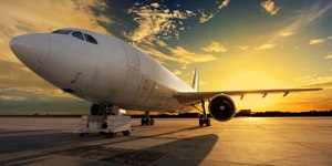 Mulher viaja de avião diariamente 700 km para trabalhar; entenda
