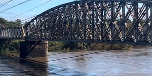 Rio inunda e deixa 121 pessoas desalojadas em Alegrete (RS)