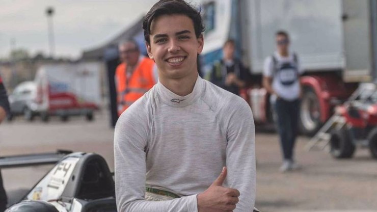 Promessa da F1 confessa ter matado o pai a facadas na Espanha