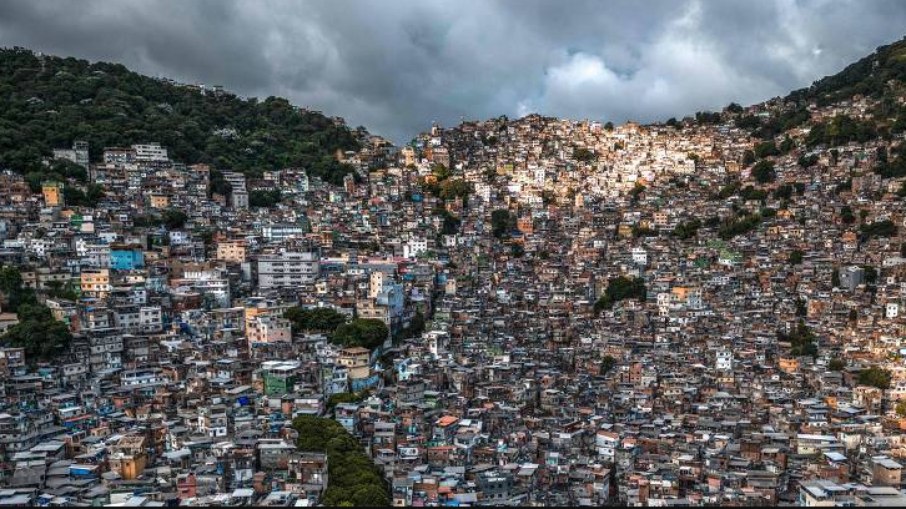 Mansões são demolidas na Rocinha Mansões são demolidas na Rocinha