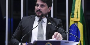 Quem é Marcos do Val, senador que acusa Bolsonaro?