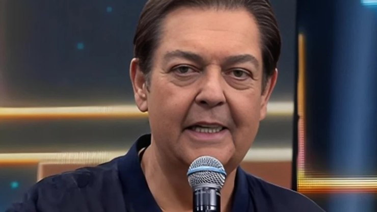 Em%20rara%20apari%C3%A7%C3%A3o%20na%20TV%2C%20Faust%C3%A3o%20surpreende%20no%20SBT
