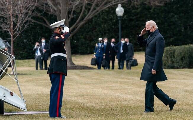 Joe Biden começa com boa aprovação entre americanos