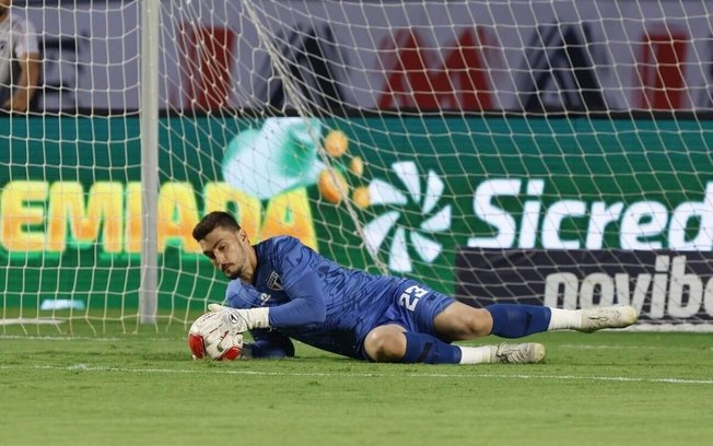 Rafael teve bom desempenho no jogo e chegou a defender um pênalti 