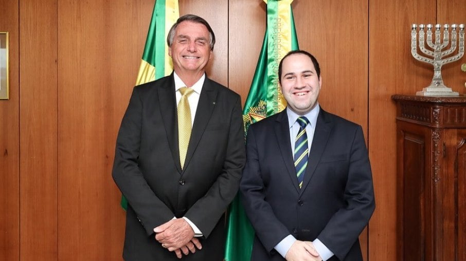 Antônio Cristovão Neto, filho de Queiroga, ao lado do presidente Jair Bolsonaro 