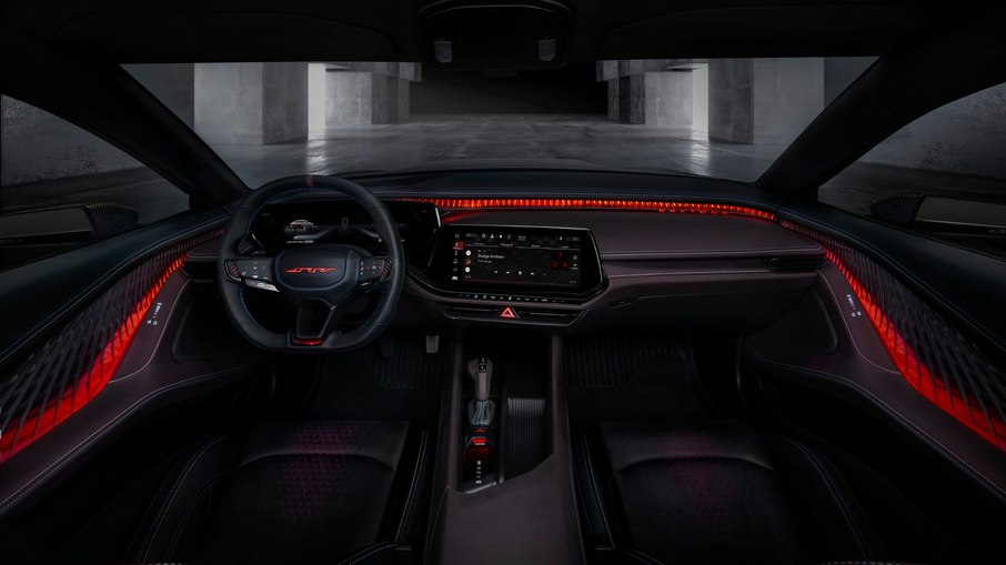 Interior do Dodge Charger Daytona SRT Concept parece próximo ao de um modelo de produção