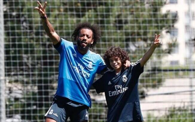 No caminho do pai, filho de Marcelo marca dois pelo Sub-12 do Real Madrid: 'Tem craque em casa'