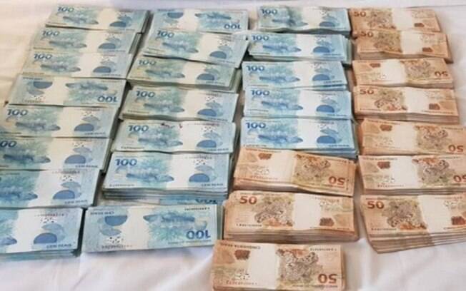 Notas de dinheiro usadas para pagar propina foram fotografadas pela PF