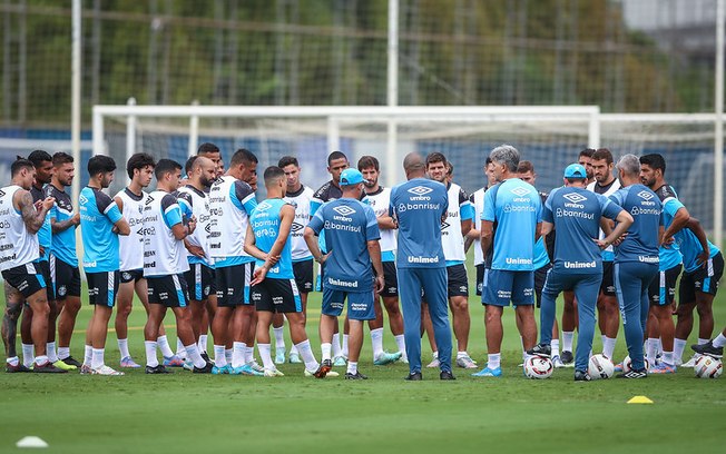 Renato faz mistério em treino do Grêmio e desconversa sobre time para o Gre-Nal