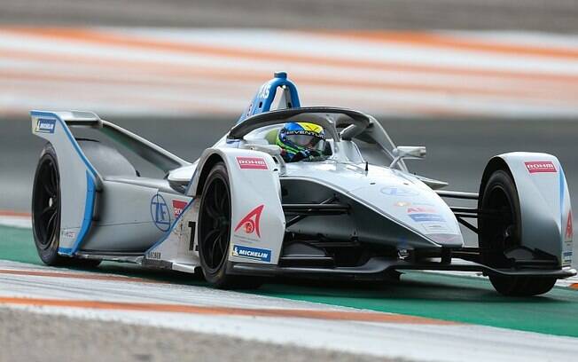 Um carro elétrico da Fórmula E, campeonato que mais cresce no mundo, chega a atingir uma velocidade de 280 km/h