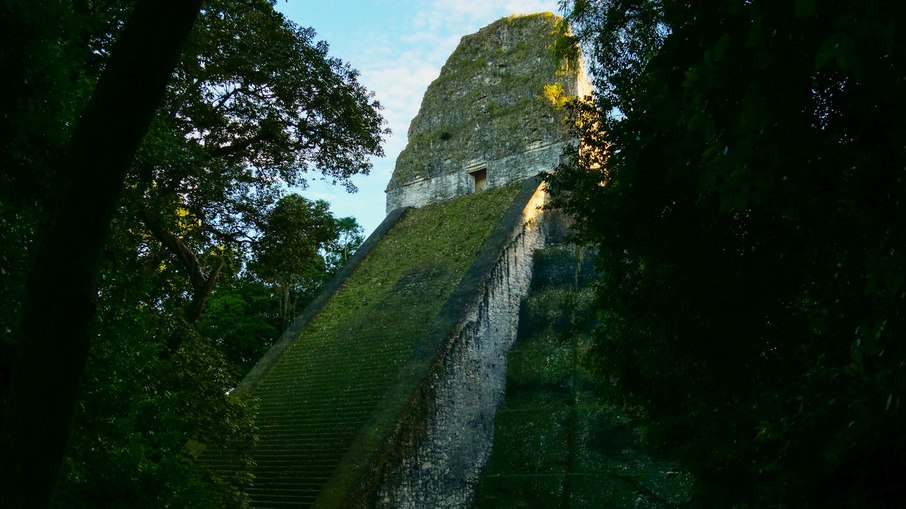 Ruínas maias no Tikal National Park, na Guatemala