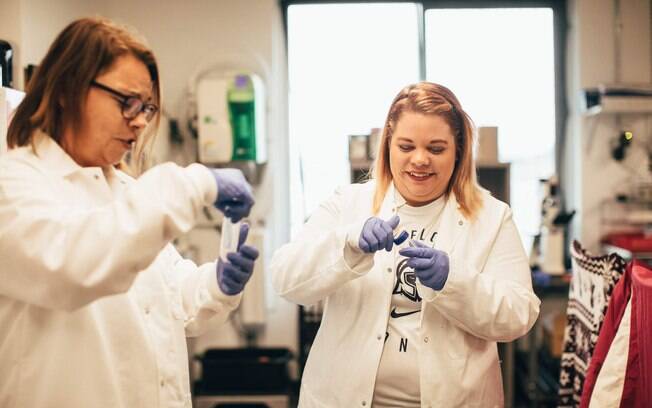 Em Tacoma (Washington), o turista pode transformar o próprio DNA em um colar Em Tacoma (Washington), o turista pode transformar o próprio DNA em um colar