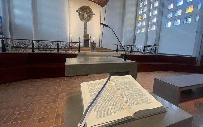 A Igreja São Pio, em Mannheim, divide-se entre missas católicas e cultos evangélicos