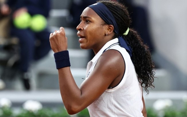 Coco Gauff comemora ponto durante a vitória sobre Tamara Zidansek nesta quarta-feira, pela segunda rodada de Roland Garros