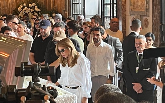 Por que amigos e familiares usam branco no velório de Preta Gil?