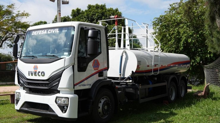 Vinhedo recebe caminhão-pipa de 12 mil litros do Governo de SP