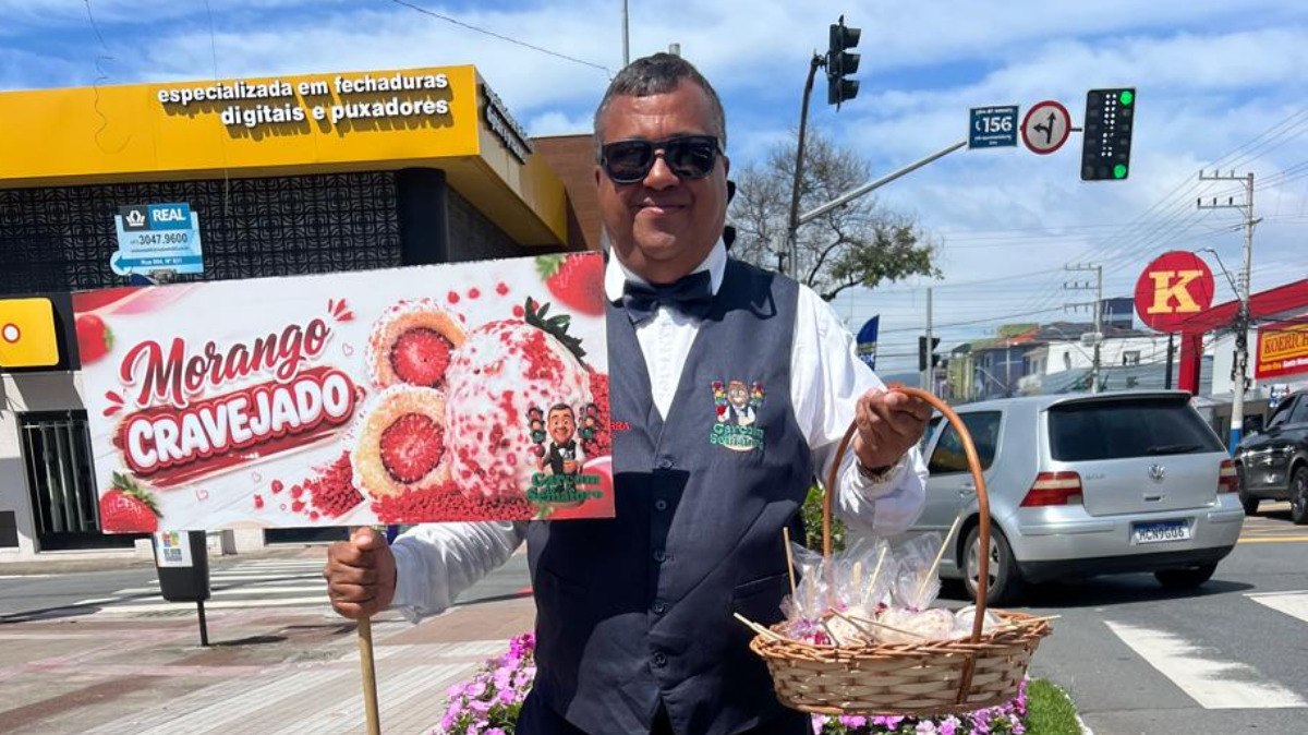 Garçom
fatura R$ 4.500 em 5h com morangos cravejados em semáforos