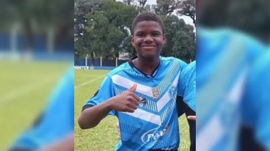 Haitiano de 12 anos morre após mal súbito durante partida de futebol no Sul