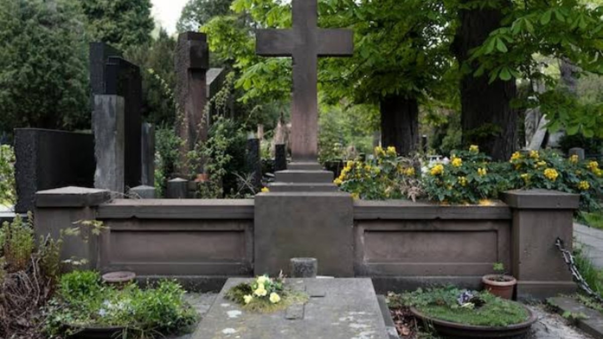 Jovem é preso por esconder drogas em cemitério em MG Jovem é preso por esconder drogas em cemitério em MG