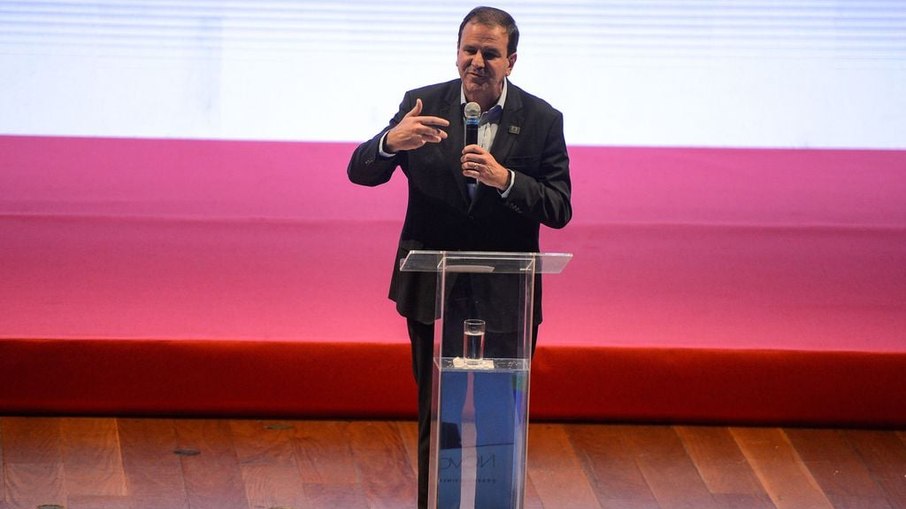 Eduardo Paes, prefeito do Rio de Janeiro, discursa durante evento na capital fluminense