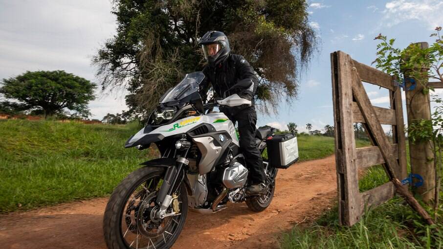 BMW 1250 GS fabricada no Brasil ganha série limitada em 300 unidades com uma série de detalhes customizados