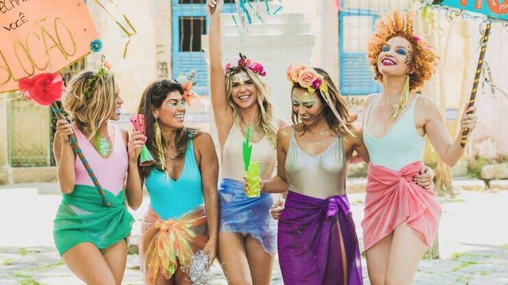 Fantasias em grupo: veja ideias para combinar o look de carnaval com as  amigas