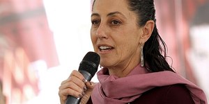 Presidente do México denuncia homem que a assediou em público