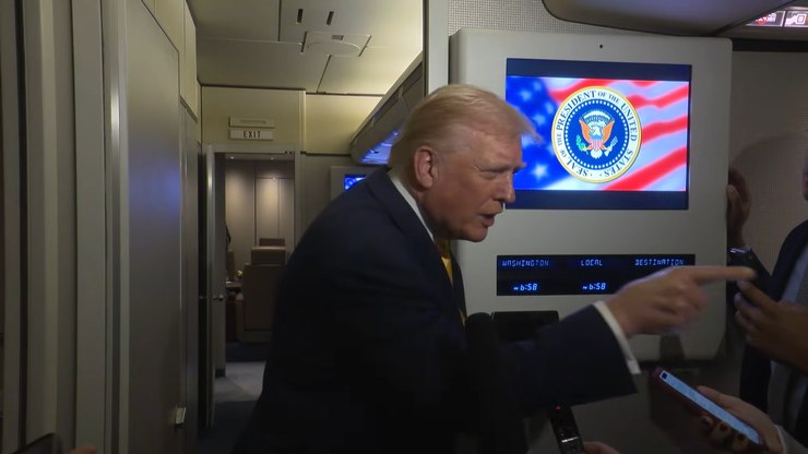 Trump%20chama%20rep%C3%B3rter%20de%20''porquinha''%20durante%20entrevista