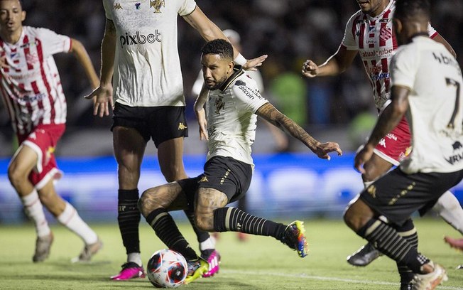 Vasco relaxa contra o Bangu, mas garante a vitória nos acréscimos