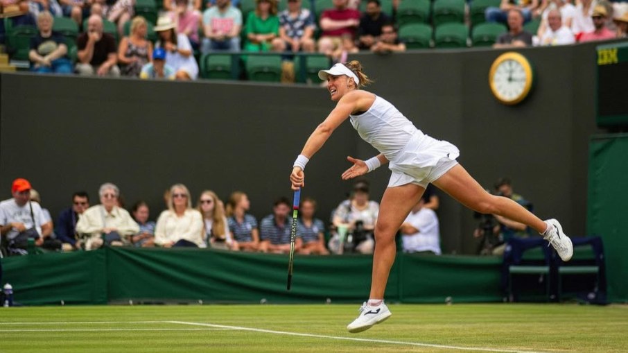 Bia Haddad sofre apagão, perde para húngara e deixa Wimbledon Bia Haddad sofre apagão, perde para húngara e deixa Wimbledon