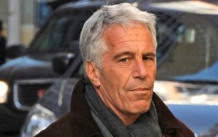 Relembre quem é Jeffrey Epstein e quais crimes cometeu