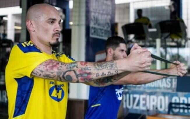 'Me falaram que não tenho de utilizar o Maicon', revela Pezzolano, técnico do Cruzeiro