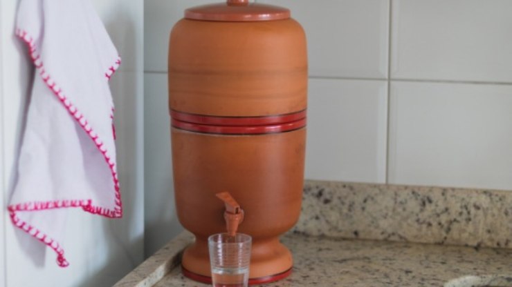 Filtro de barro vira item de luxo e pode custar até R$ 3 mil